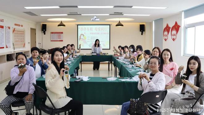 ”——关爱巾帼司机母亲节暖心活动pg模拟器“香伴车程 母爱同行(图4)